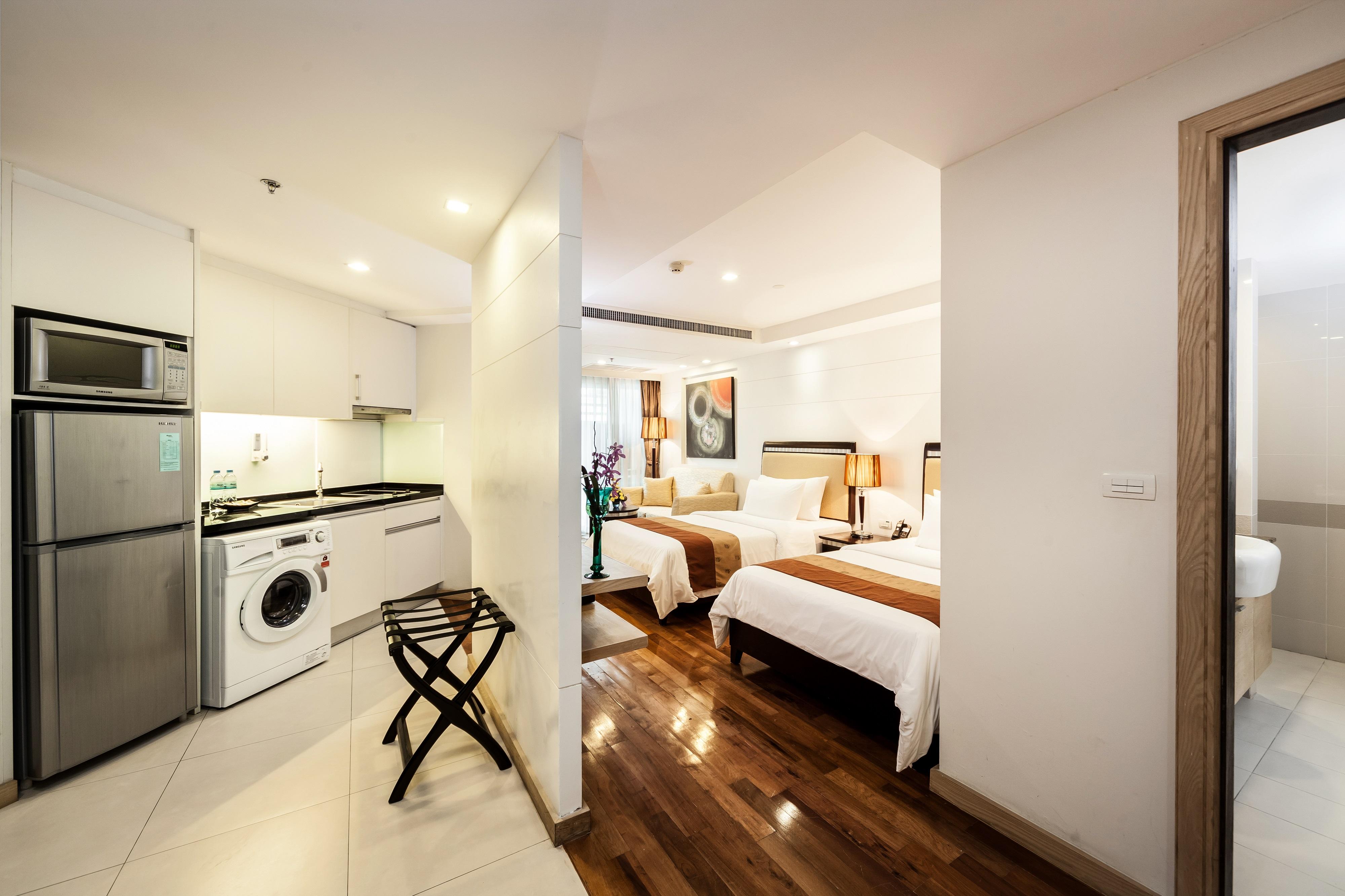 Adelphi Grande Sukhumvit Hotel Bangkok Exterior photo