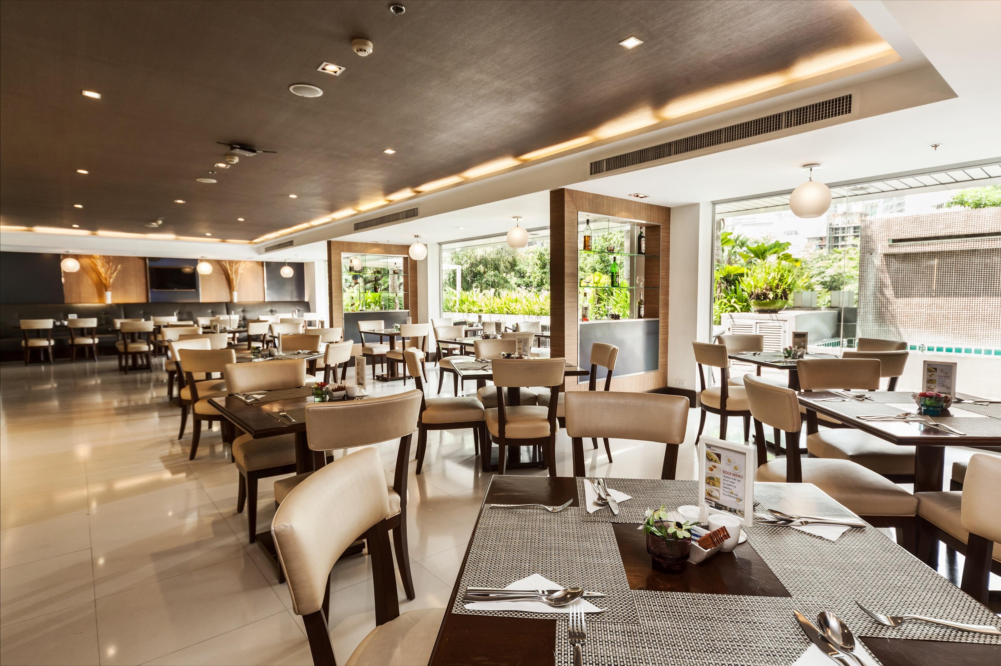 Adelphi Grande Sukhumvit Hotel Bangkok Exterior photo