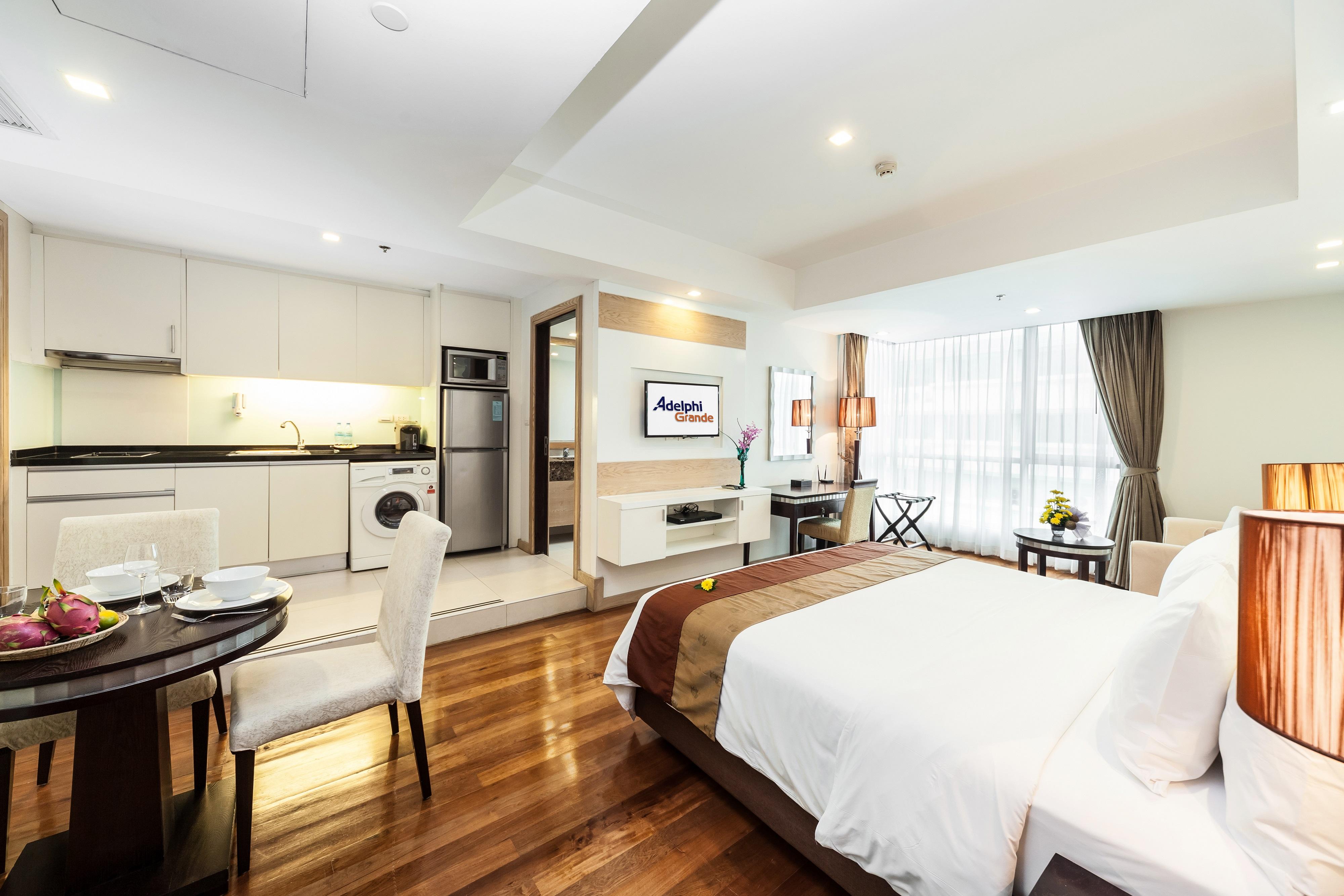 Adelphi Grande Sukhumvit Hotel Bangkok Exterior photo