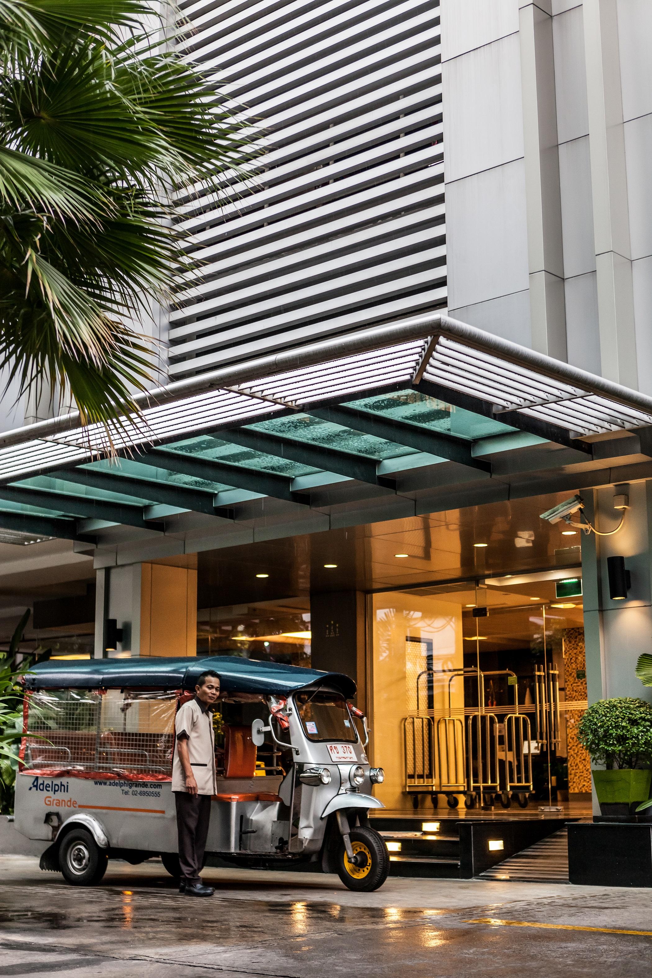 Adelphi Grande Sukhumvit Hotel Bangkok Exterior photo