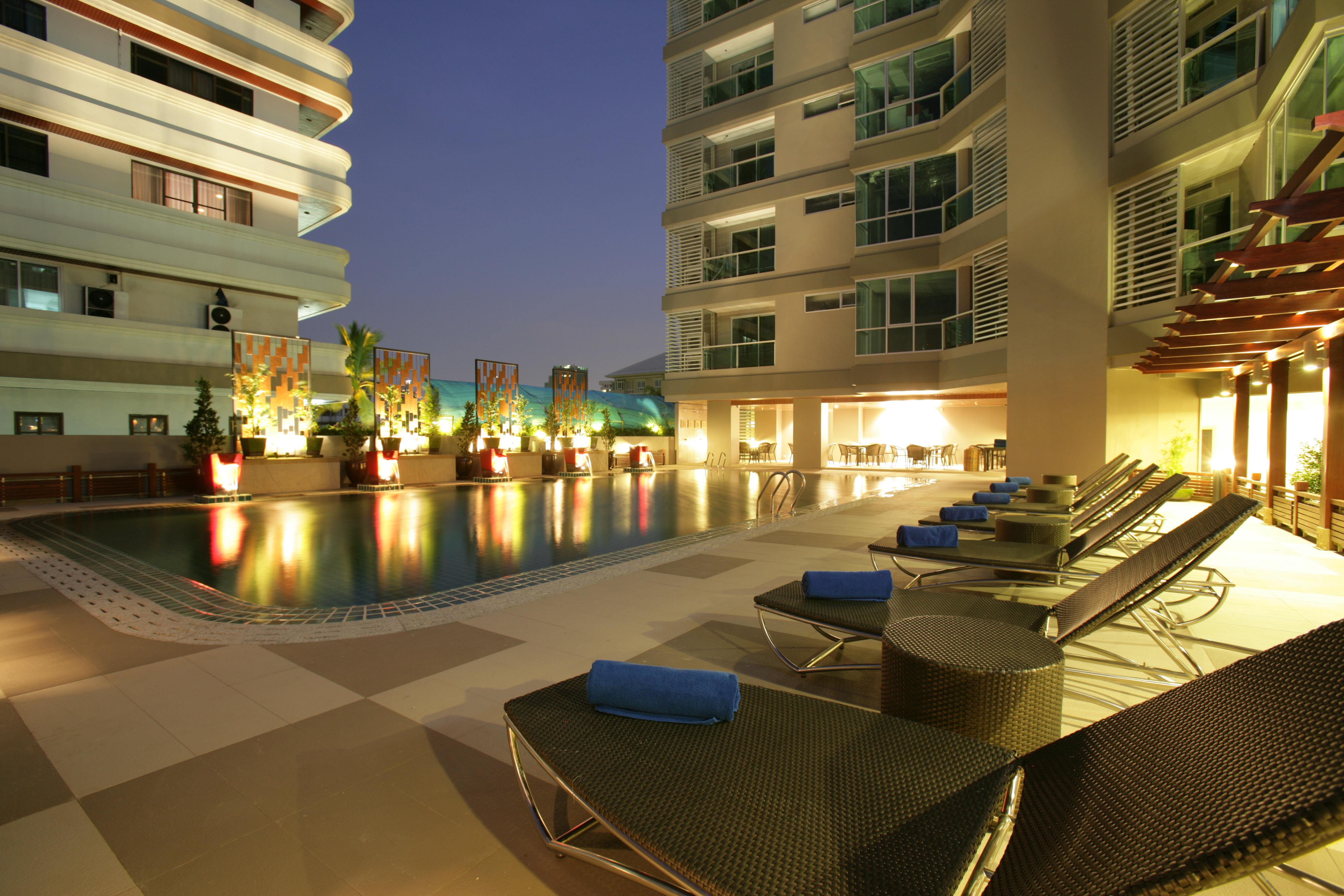 Adelphi Grande Sukhumvit Hotel Bangkok Exterior photo
