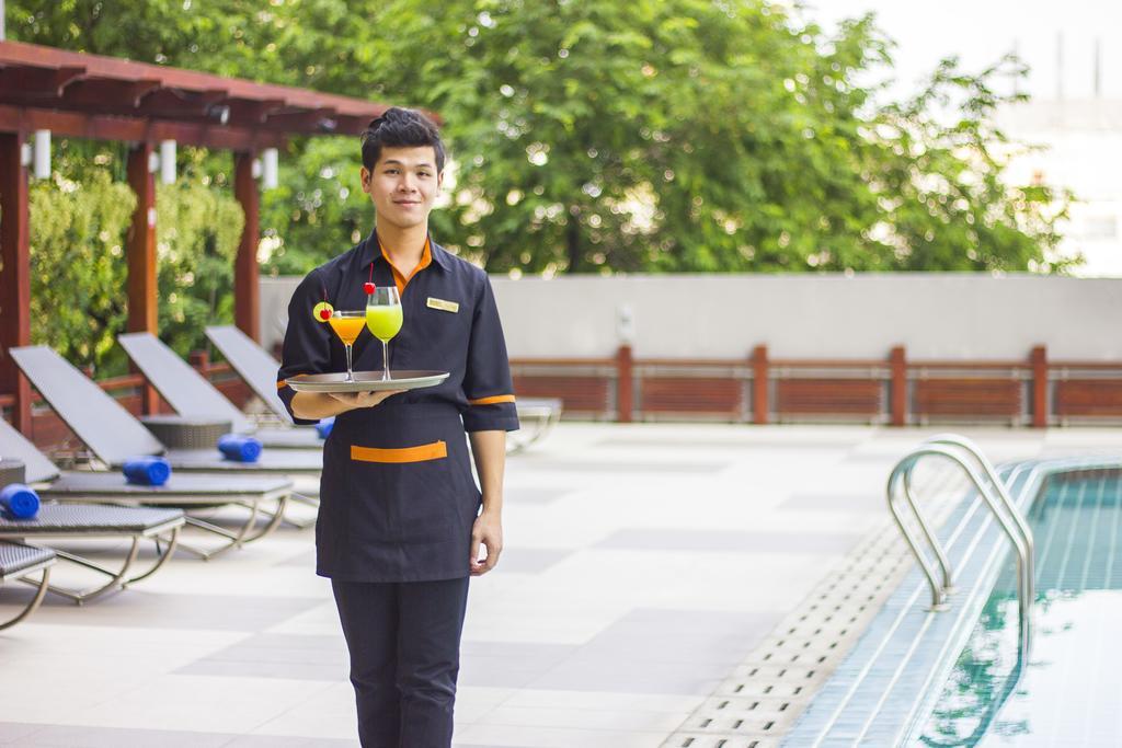 Adelphi Grande Sukhumvit Hotel Bangkok Exterior photo