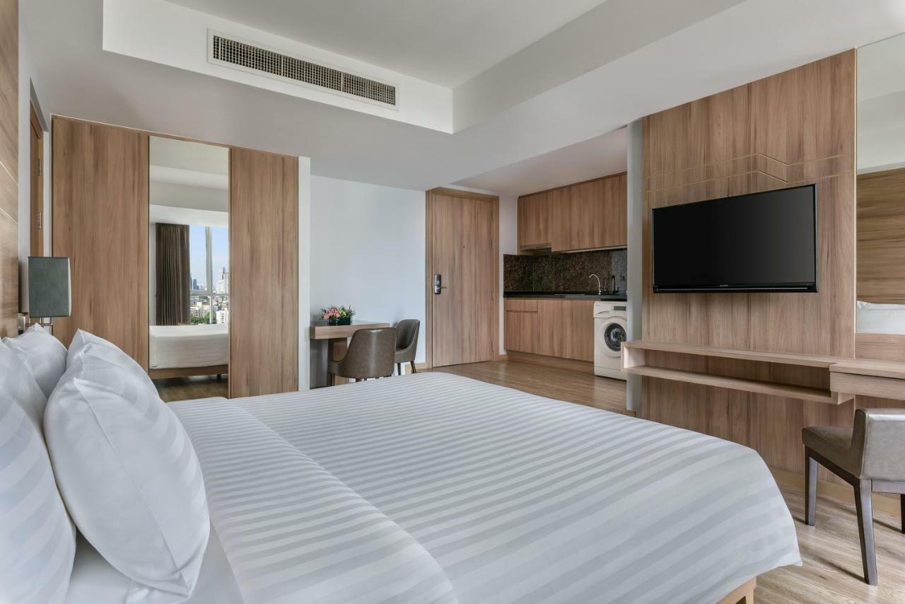Adelphi Grande Sukhumvit Hotel Bangkok Exterior photo