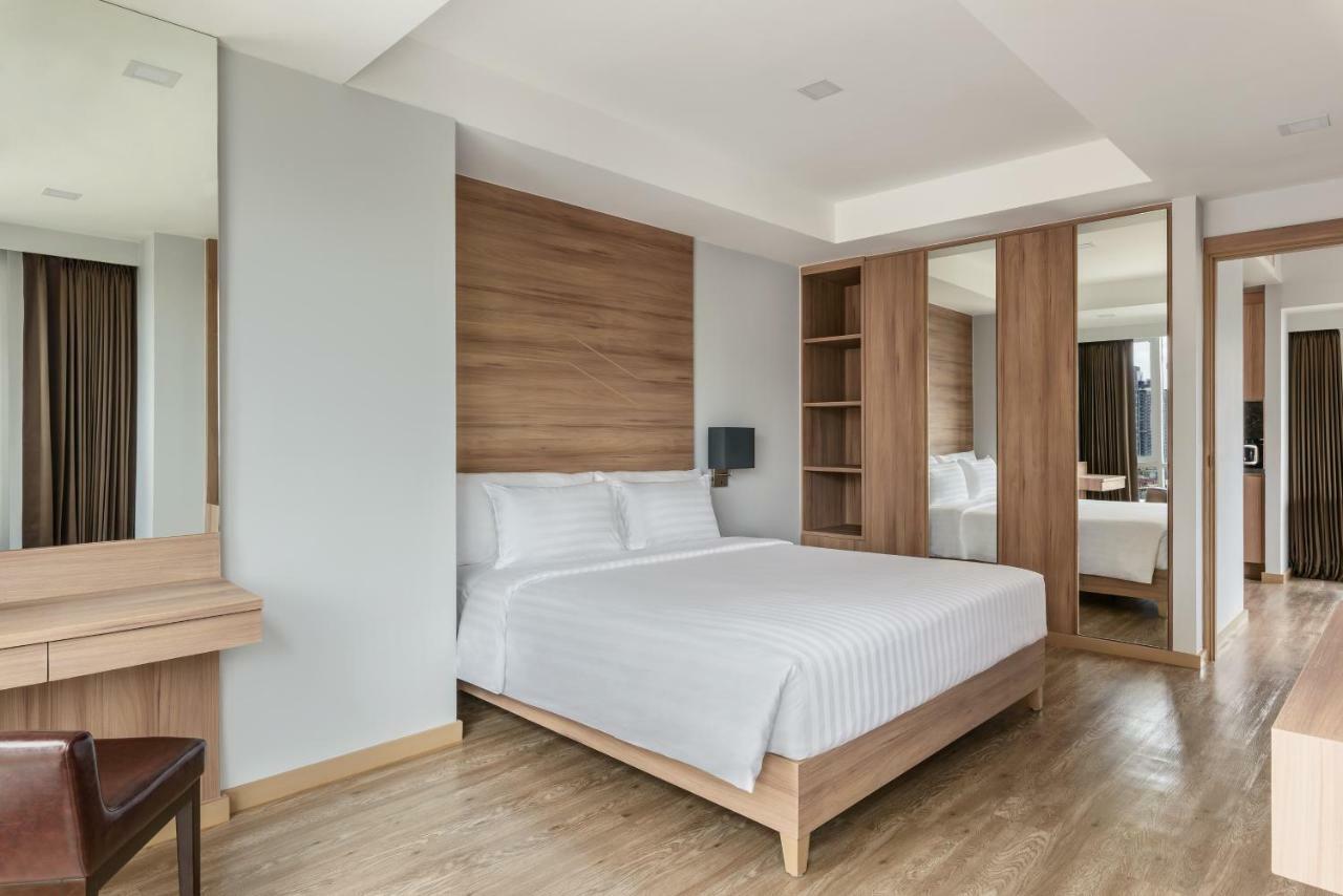 Adelphi Grande Sukhumvit Hotel Bangkok Exterior photo