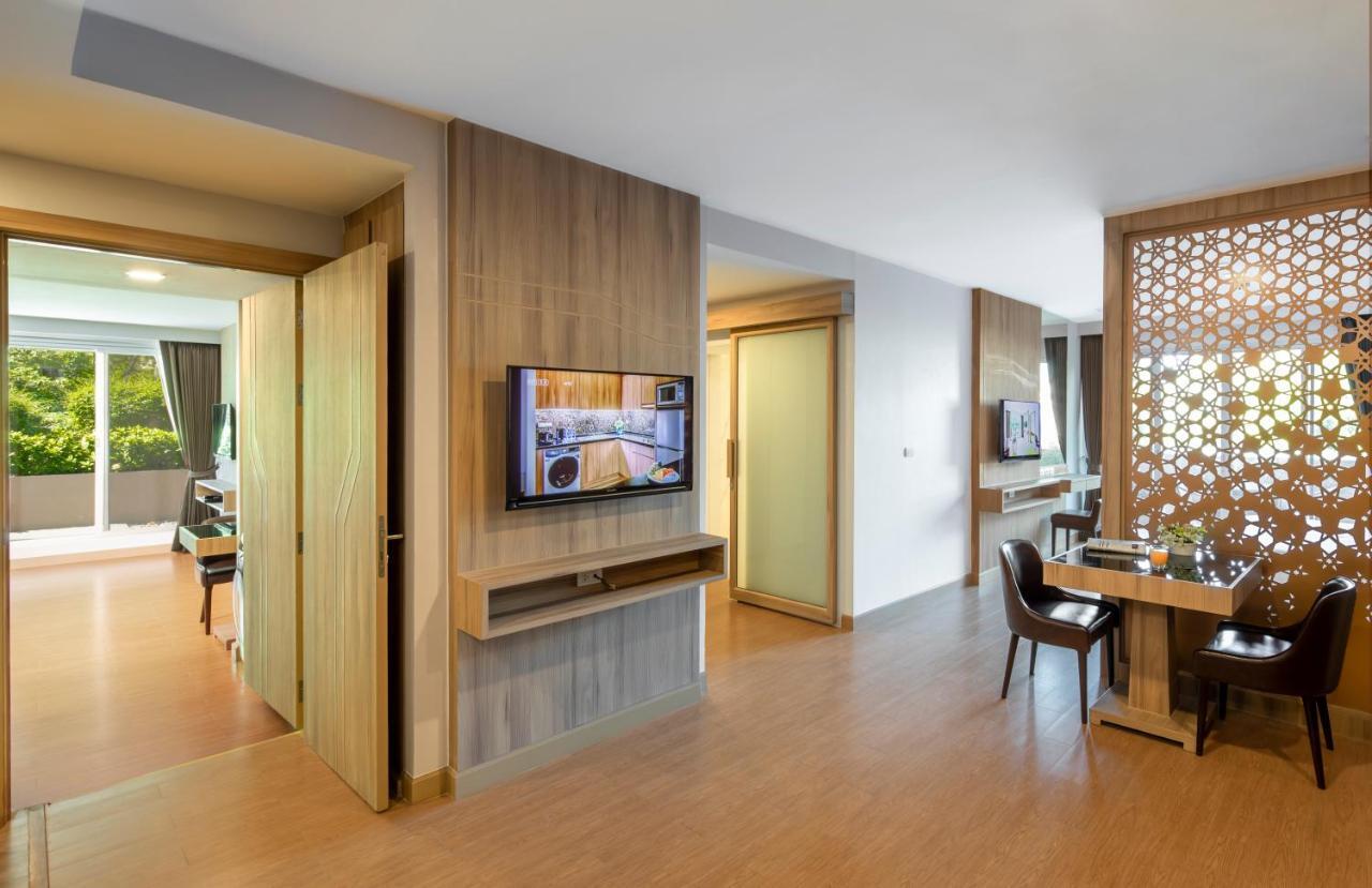 Adelphi Grande Sukhumvit Hotel Bangkok Exterior photo